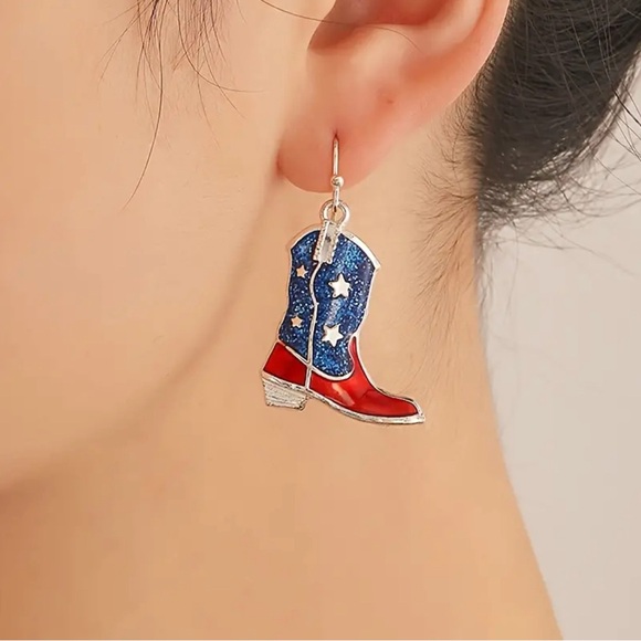 Western style Americana USA ๐บ๐ธ Boot Earrings silver tone NWOT - Picture 1 of 3